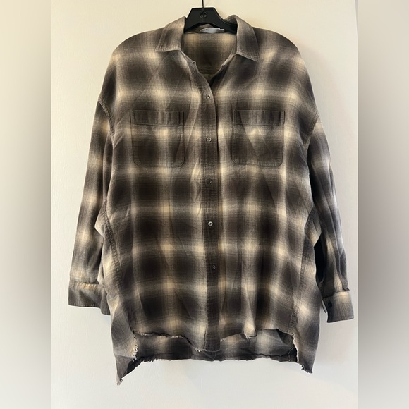 Vince Tops - 🥝Vince🥝Gray Plaid Button-Up Shirt. Size M